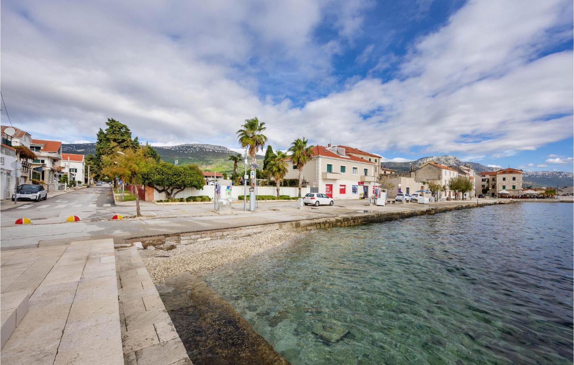 Stunning Apartment In Kastel Novi With Jacuzzi Kaštela Exterior foto